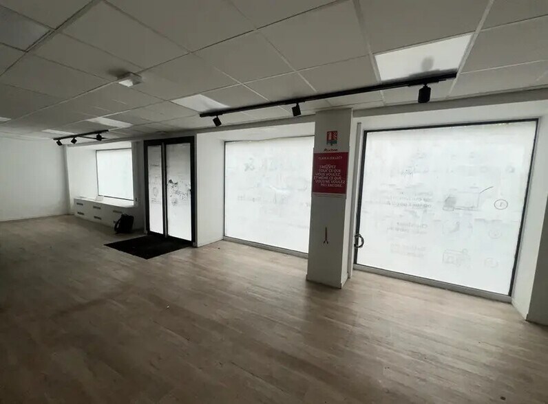 Local commercial dans Paris à louer - Photo de l’immeuble – Image 3 sur 8