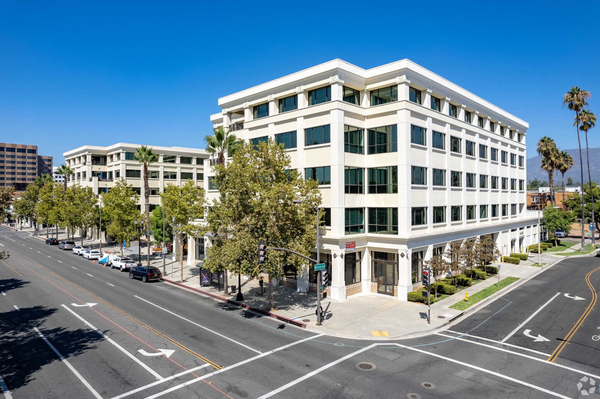 1055 E colorado Blvd, Pasadena, CA à louer Photo de l’immeuble– Image 1 sur 9