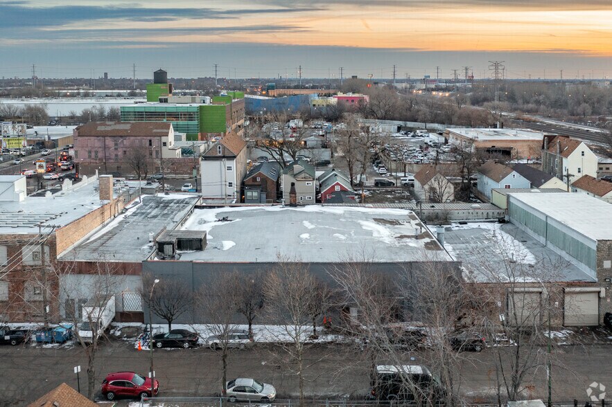 2415 W 24th Pl, Chicago, IL à vendre - Photo de l’immeuble – Image 3 sur 38