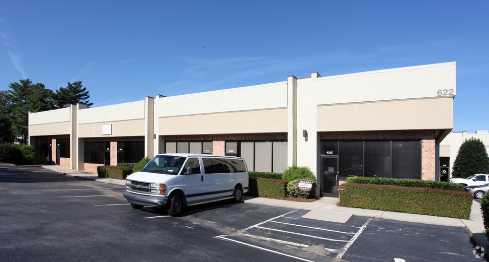 622 Guilford College Rd, Greensboro, NC à vendre - Photo principale – Image 1 sur 13