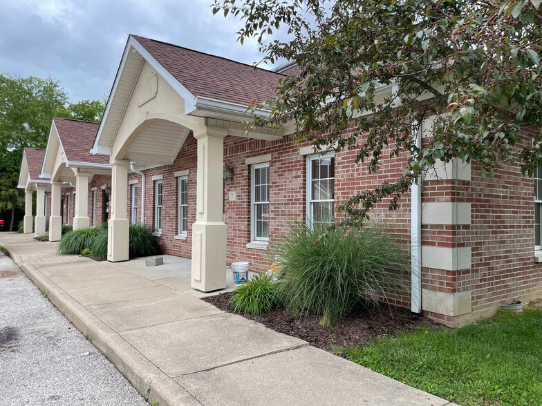 2201 Sudbury Dr, Bloomington, IN à vendre - Photo de l’immeuble – Image 3 sur 14