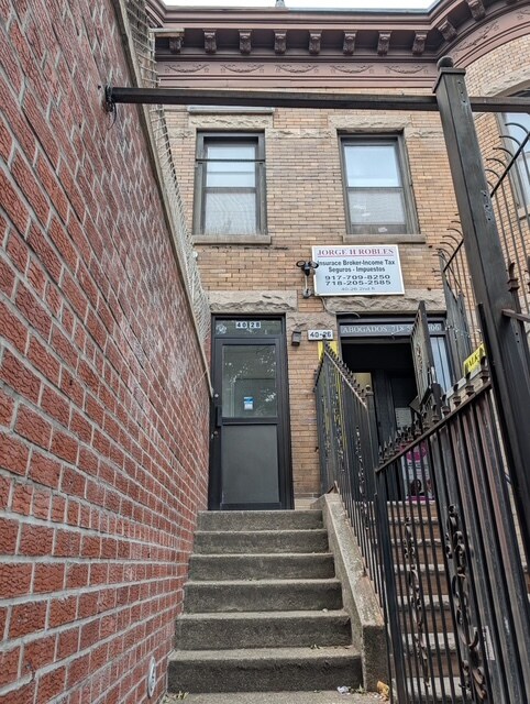 4028 82nd St, Elmhurst, NY à louer Photo de l’immeuble– Image 1 sur 15