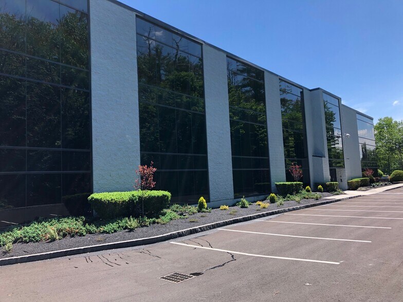 4 Northeastern Blvd, Salem, NH à louer - Photo de l’immeuble – Image 3 sur 30