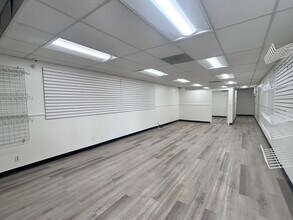 515-525 N Azusa Ave, La Puente, CA à louer Photo intérieure– Image 2 sur 7