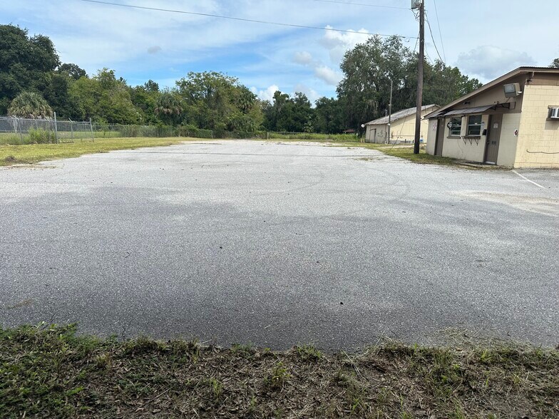 326 Loyd Ln, Oviedo, FL à louer - Photo de l’immeuble – Image 2 sur 5