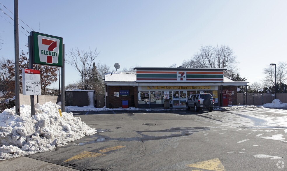 274 Bay Shore Rd, North Babylon, NY à louer - Photo principale – Image 1 sur 4
