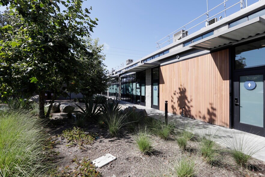 606 Venice Blvd, Venice, CA à louer - Photo de l’immeuble – Image 3 sur 10