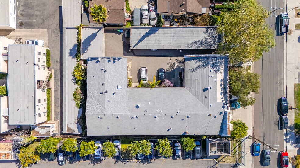 601 E Acacia Ave, Glendale, CA à vendre - Photo de l’immeuble – Image 3 sur 11