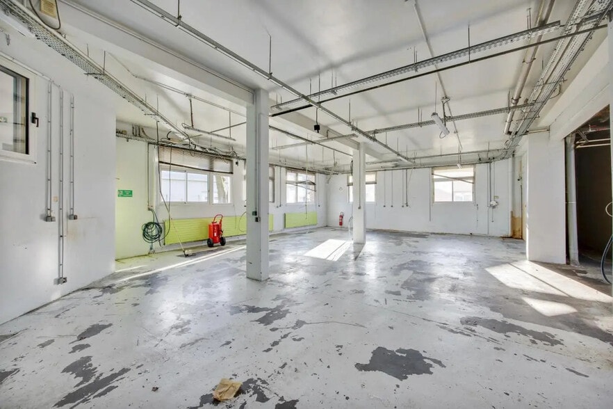 Local d'activités dans Palaiseau à vendre - Photo de l’immeuble – Image 3 sur 15