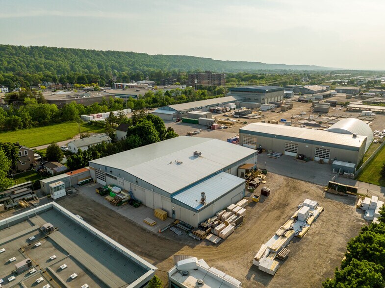 115 S Service Road portefeuille de 3 biens à vendre sur LoopNet.fr - Photo de l’immeuble – Image 2 sur 6