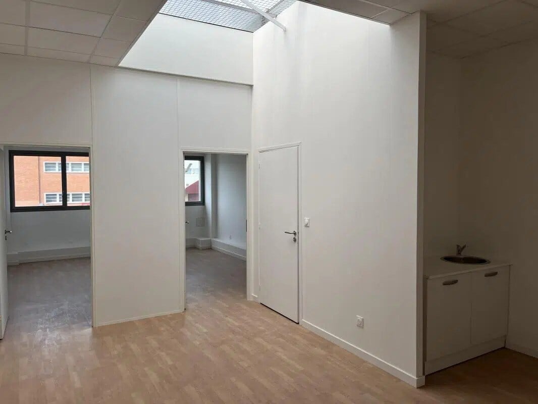 Local d’activités dans Villeneuve-la-Garenne à louer Photo intérieure– Image 1 sur 2