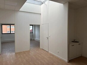 Local d’activités dans Villeneuve-la-Garenne à louer Photo intérieure– Image 1 sur 2