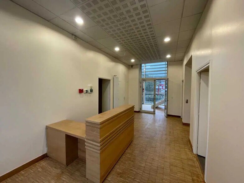 Bureau dans Nogent-sur-Oise à louer - Photo de l’immeuble – Image 2 sur 7