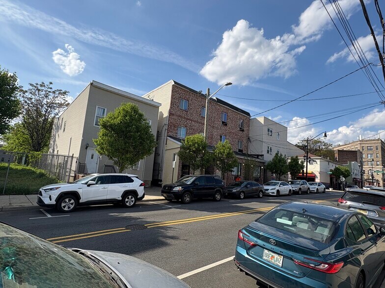 Union City Multifamily Portolio portefeuille de 3 biens à vendre sur LoopNet.fr - Photo de l’immeuble – Image 3 sur 9