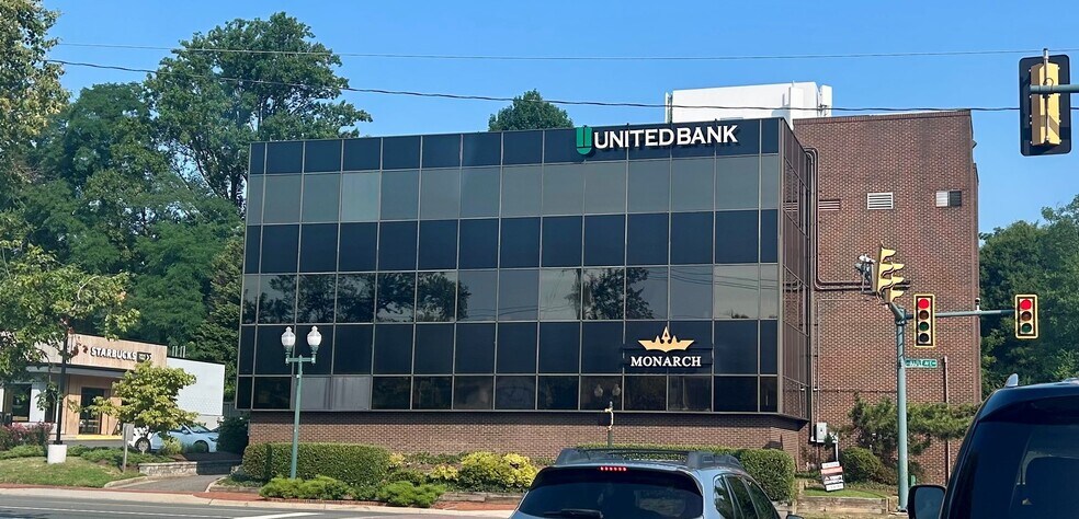 374 Maple Ave E, Vienna, VA à louer - Photo principale – Image 1 sur 15