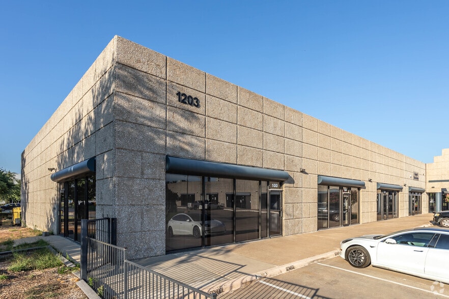 1203 Crestside Dr, Coppell, TX à louer - Photo de l’immeuble – Image 2 sur 7
