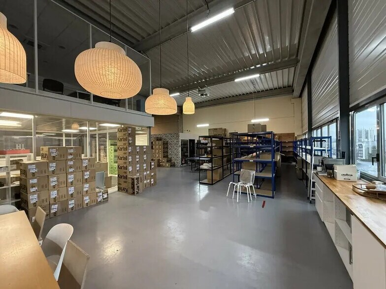 Local d’activités dans Stains à louer - Photo de l’immeuble – Image 2 sur 11