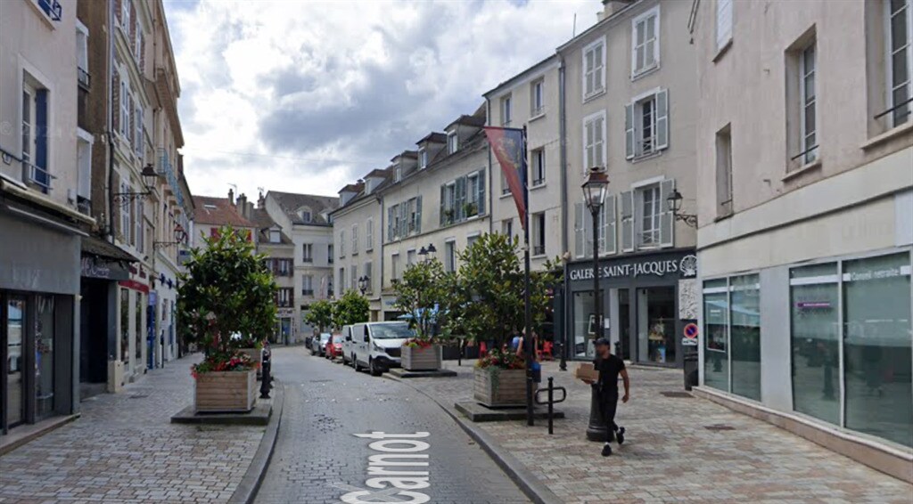 Local commercial dans Melun à louer Photo de l’immeuble– Image 1 sur 3