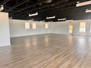 300 E Front St, Arlington, TX à louer Photo intérieure– Image 2 sur 5