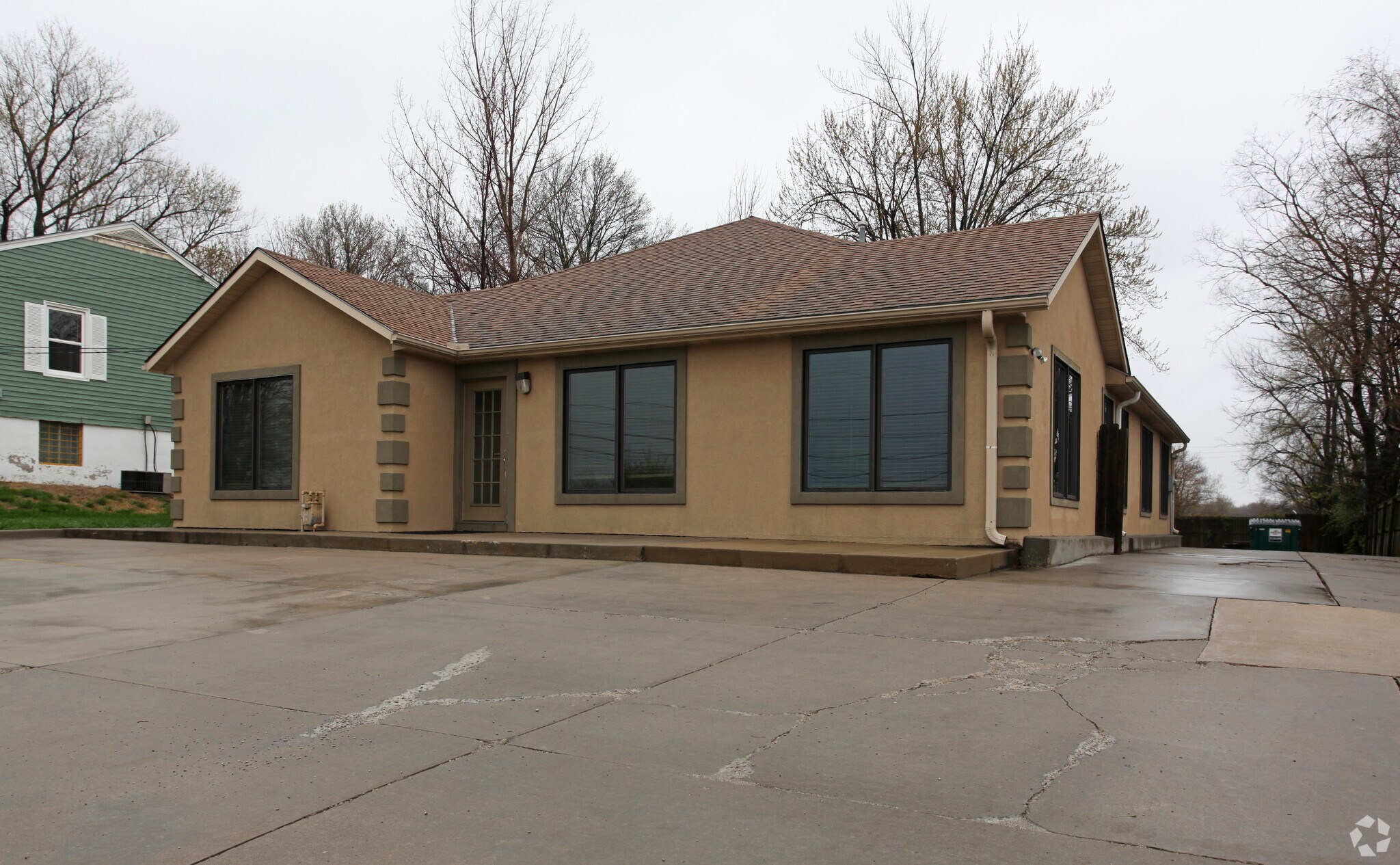 409 NE Shady Lane Dr, Kansas City, MO à louer Photo de l’immeuble– Image 1 sur 10