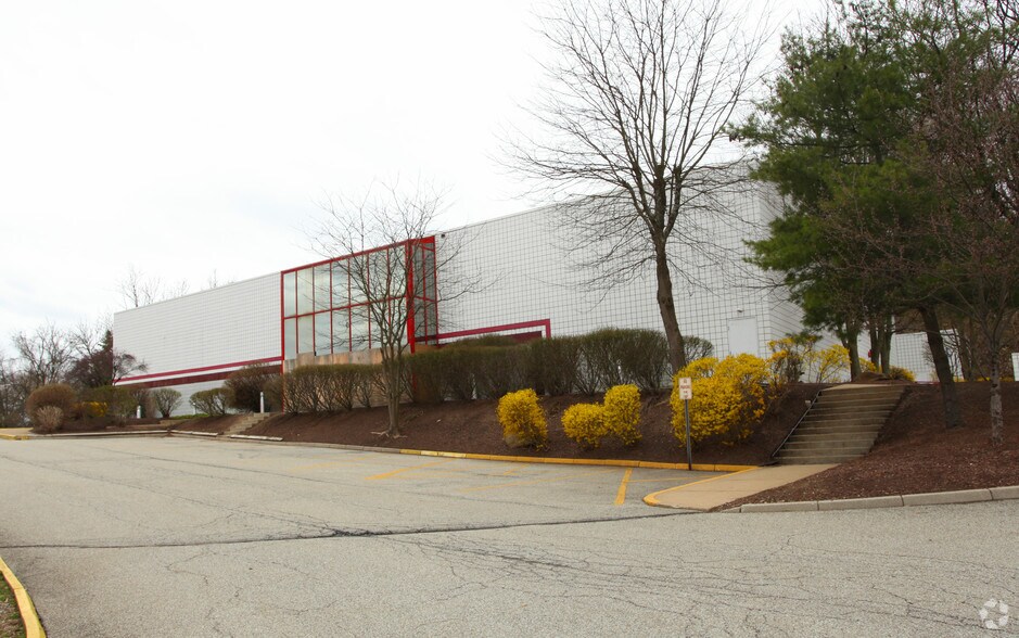 310 Rodi Rd, Pittsburgh, PA à vendre - Photo de l’immeuble – Image 2 sur 17
