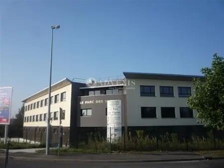Bureau dans Chanteloup-les-Vignes à louer - Photo de l’immeuble – Image 2 sur 6