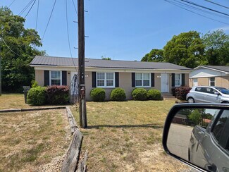 Plus de détails pour 703 Lake Ave, Spring Lake, NC - Logement à vendre
