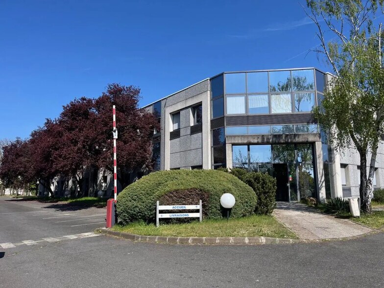 Local d'activités dans Eaubonne à vendre - Photo de l’immeuble – Image 3 sur 22