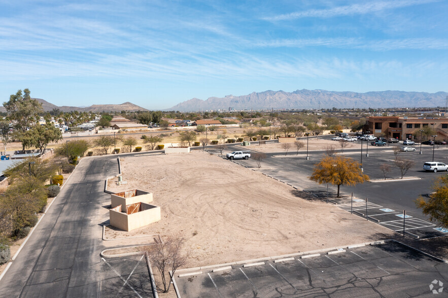 1370 W Irvington Rd, Tucson, AZ à louer - Photo de l’immeuble – Image 2 sur 6