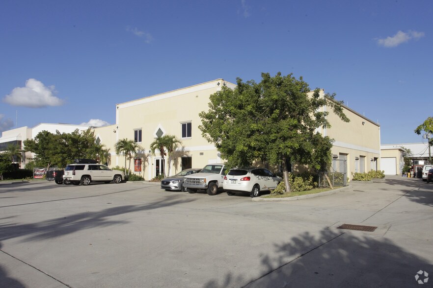 1550 N Andrews Ave, Pompano Beach, FL à louer - Photo principale – Image 1 sur 15