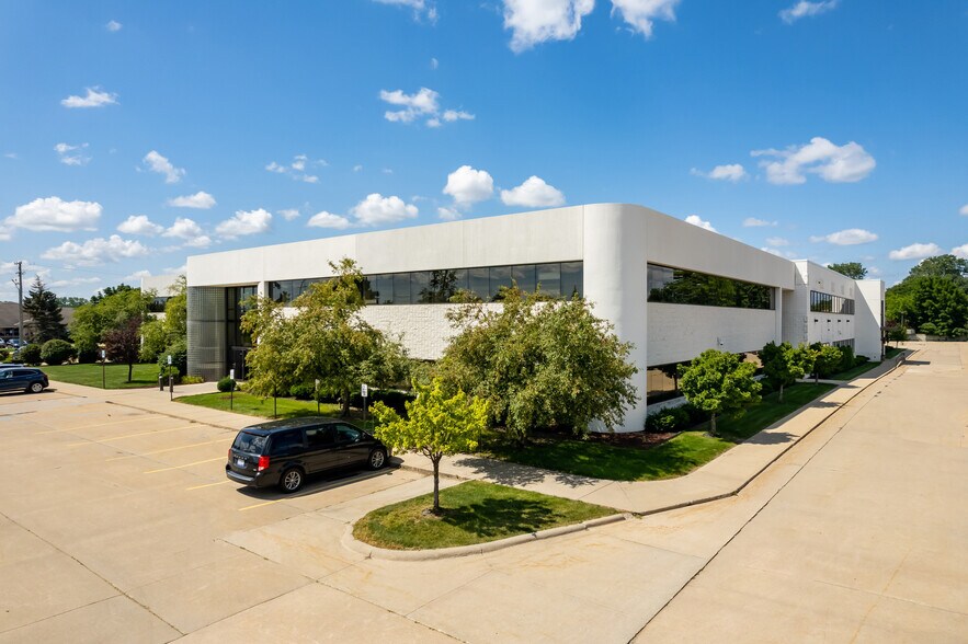 35875 Mound Rd, Sterling Heights, MI à louer - Photo de l’immeuble – Image 1 sur 1