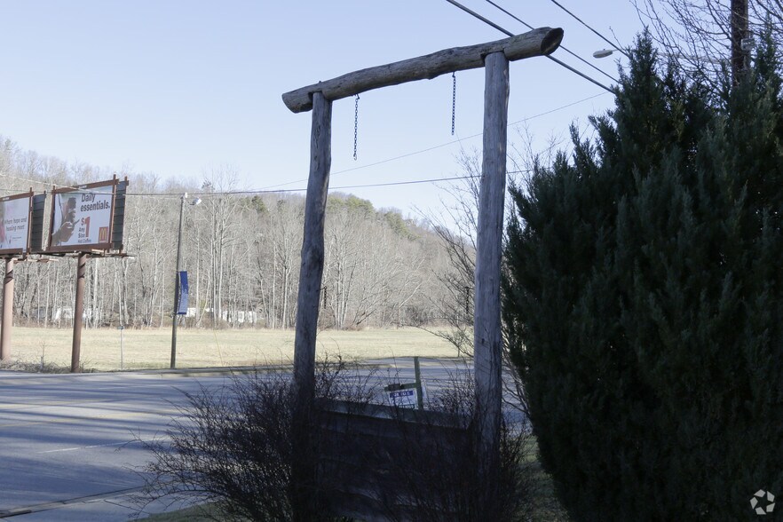 1361 Soco Rd, Maggie Valley, NC à vendre - Photo de l’immeuble – Image 2 sur 19