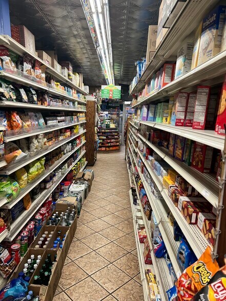 146-148 1st Ave, New York, NY à louer - Photo intérieure – Image 3 sur 5