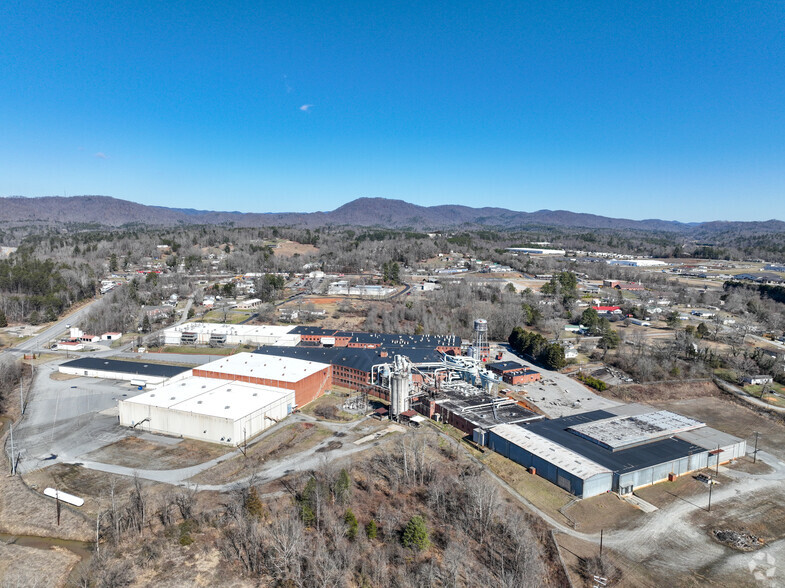 315 Elizabeth St NW, Lenoir, NC à vendre - Photo principale – Image 1 sur 29