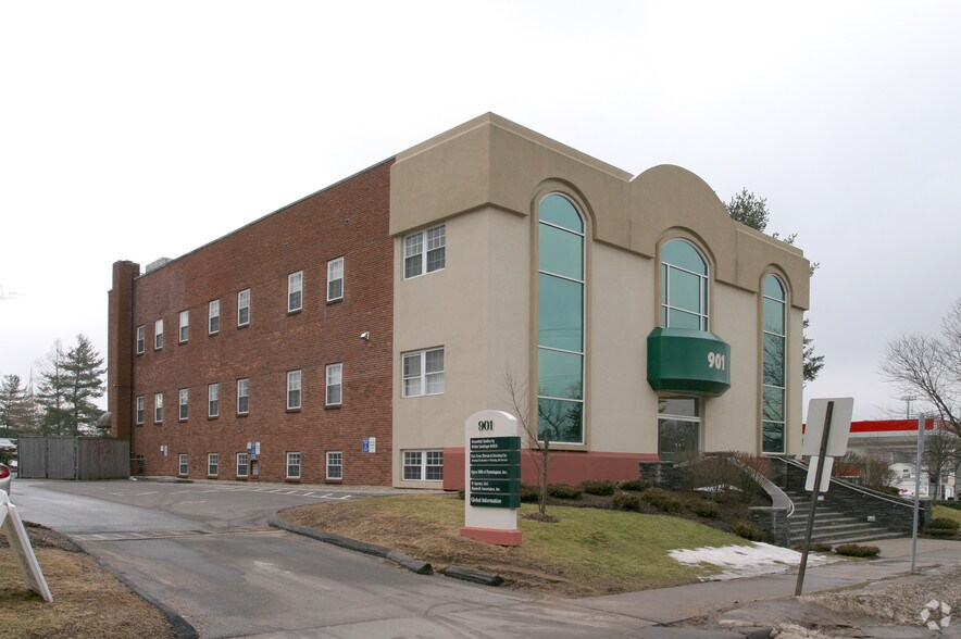 901 Farmington Ave, West Hartford, CT à louer - Photo de l’immeuble – Image 3 sur 9