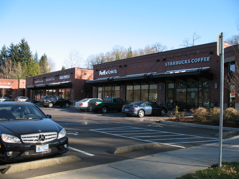 Centerpointe Dr, Lake Oswego, OR à louer - Photo de l’immeuble – Image 1 sur 4