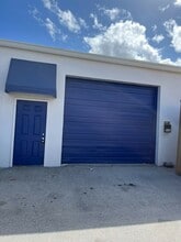 511-545 NE 32nd St, Oakland Park, FL à louer Photo de l’immeuble– Image 1 sur 6