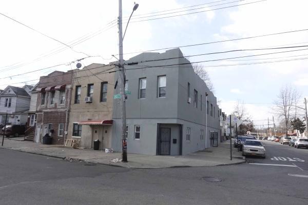 99-02 212th St, Jamaica, NY à vendre - Photo de l’immeuble – Image 1 sur 8