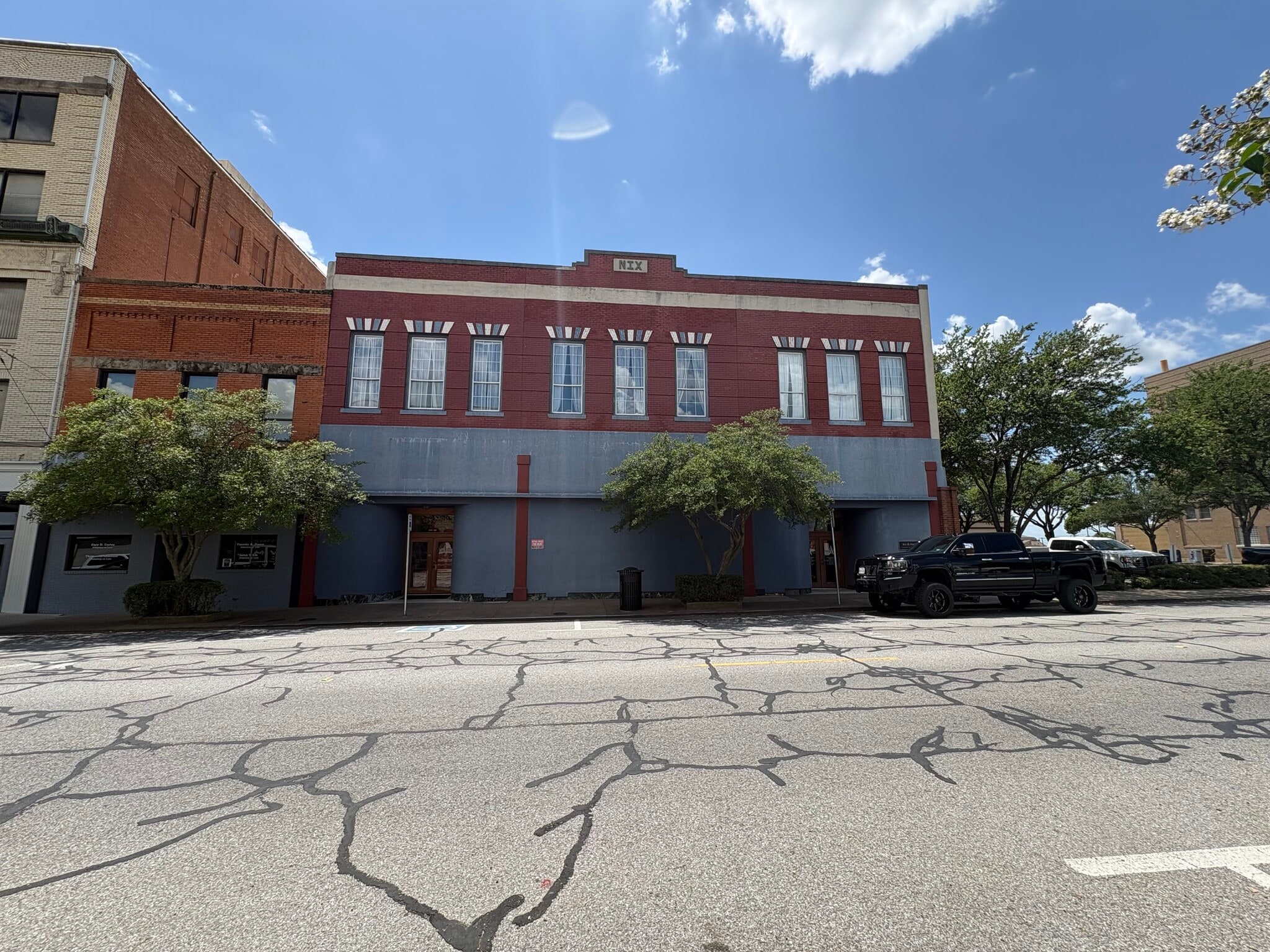 112 N Travis St, Sherman, TX à louer Photo intérieure– Image 1 sur 48