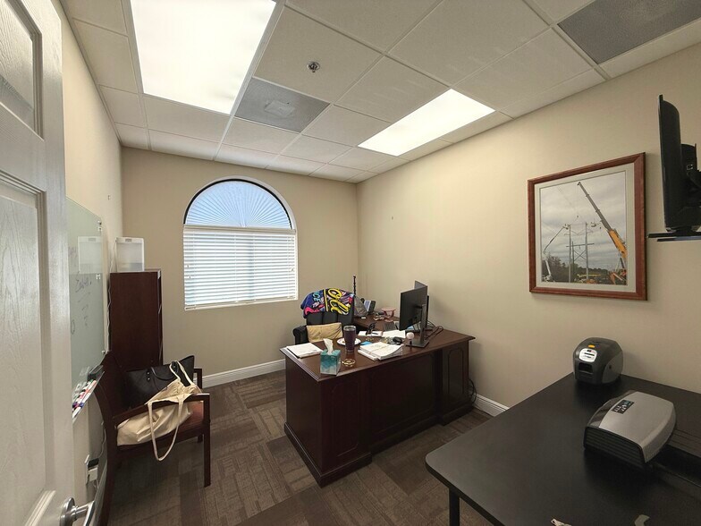 851 Dunlawton Ave, Port Orange, FL à louer - Photo intérieure – Image 3 sur 15