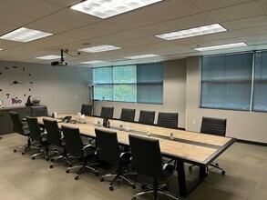 1365 NE Amberglen Pky, Hillsboro, OR à louer Photo intérieure– Image 2 sur 7