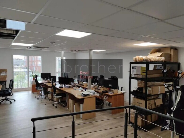 Bureau dans Bordeaux à louer - Photo de l’immeuble – Image 2 sur 4