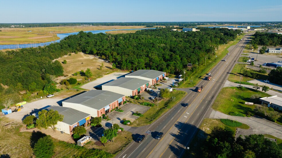 Fully Leased Office/Warehouse Buildings portefeuille de 3 biens à vendre sur LoopNet.fr - Photo de l’immeuble – Image 2 sur 17