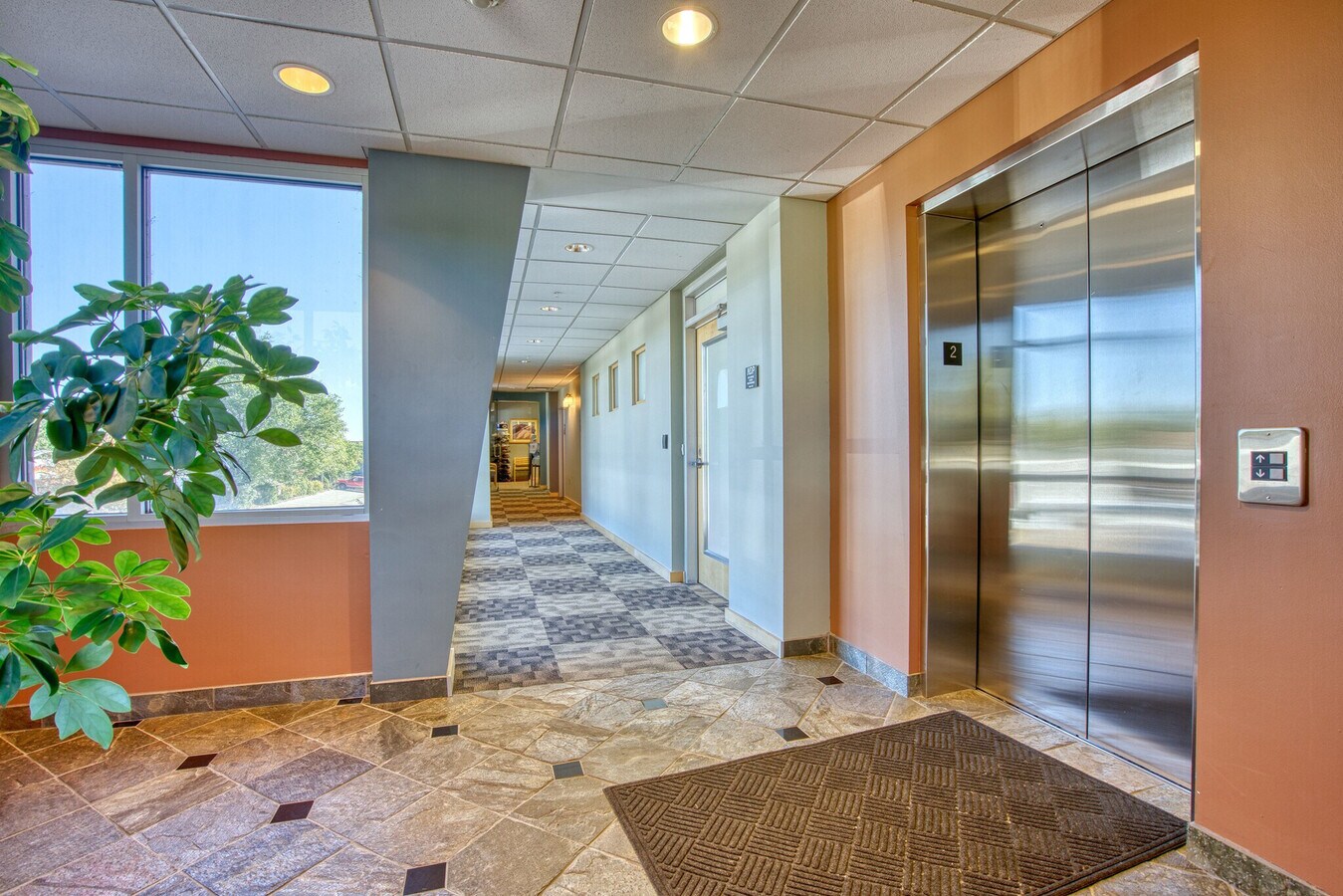 2575 Pearl St, Boulder, CO 80302 - Lot 220 - - Photo intérieure - Image 2 of 2