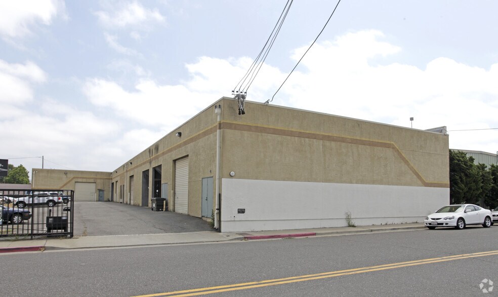 1760-1770 Timothy Dr, San Leandro, CA à louer - Photo principale – Image 1 sur 6