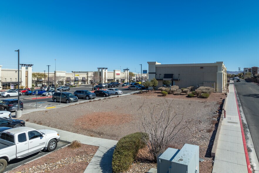 11 S Stephanie St, Henderson, NV à louer - Photo de l’immeuble – Image 3 sur 10