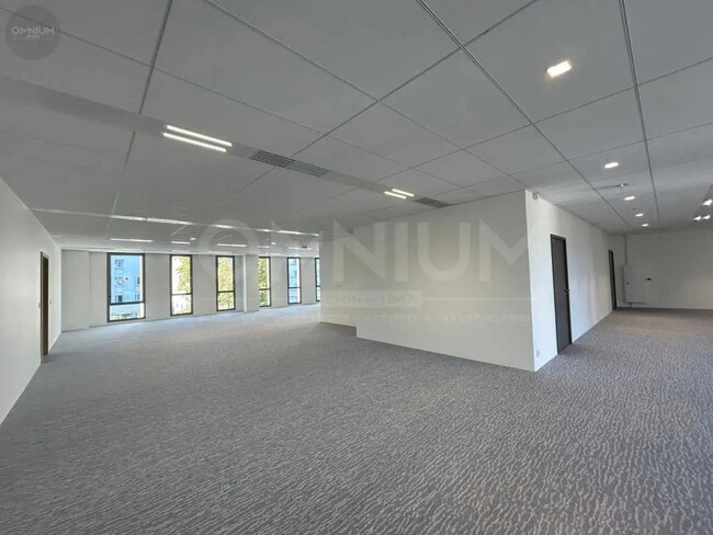 Plus de détails pour 34 Rue De Bruxelles, Villeurbanne - Bureau, Local d'activités à louer