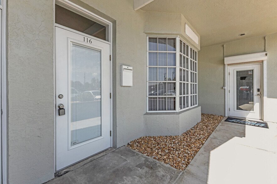 425 Cross St, Punta Gorda, FL à louer - Photo de l’immeuble – Image 3 sur 23