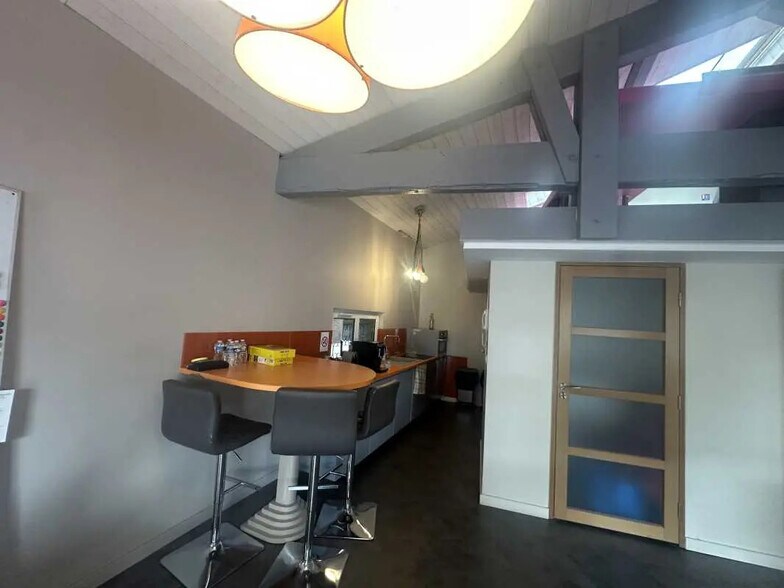 Bureau dans Bordeaux à louer - Photo de l’immeuble – Image 2 sur 7