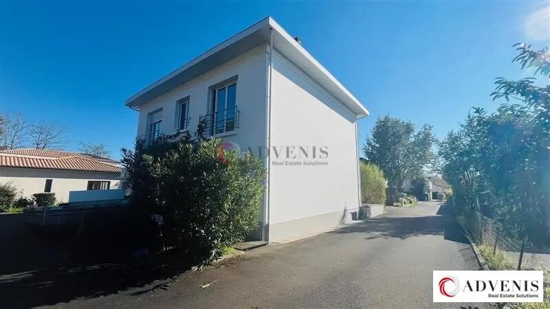 Bureau dans Le Taillan-Médoc à vendre - Photo de l’immeuble – Image 2 sur 12